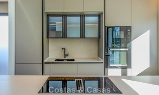 Luxurious renovated penthouse with mountain and sea views for sale in a gated complex in Nueva Andalucia, Marbella 789754 