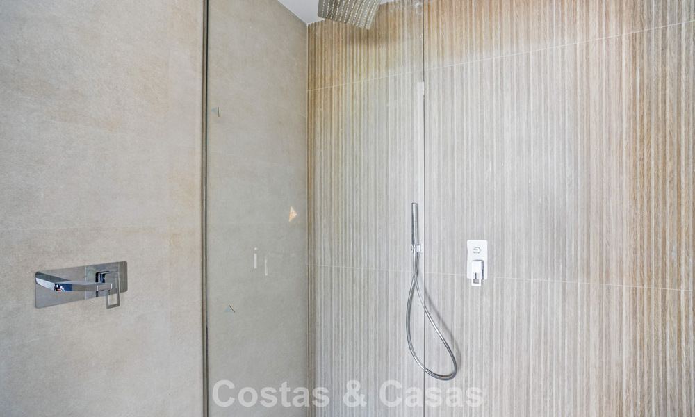 Luxury apartment for sale in a secure urbanization in Nueva Andalucia, Marbella 789761