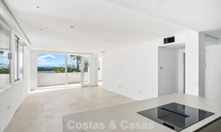 Luxury apartment for sale in a secure urbanization in Nueva Andalucia, Marbella 789766 