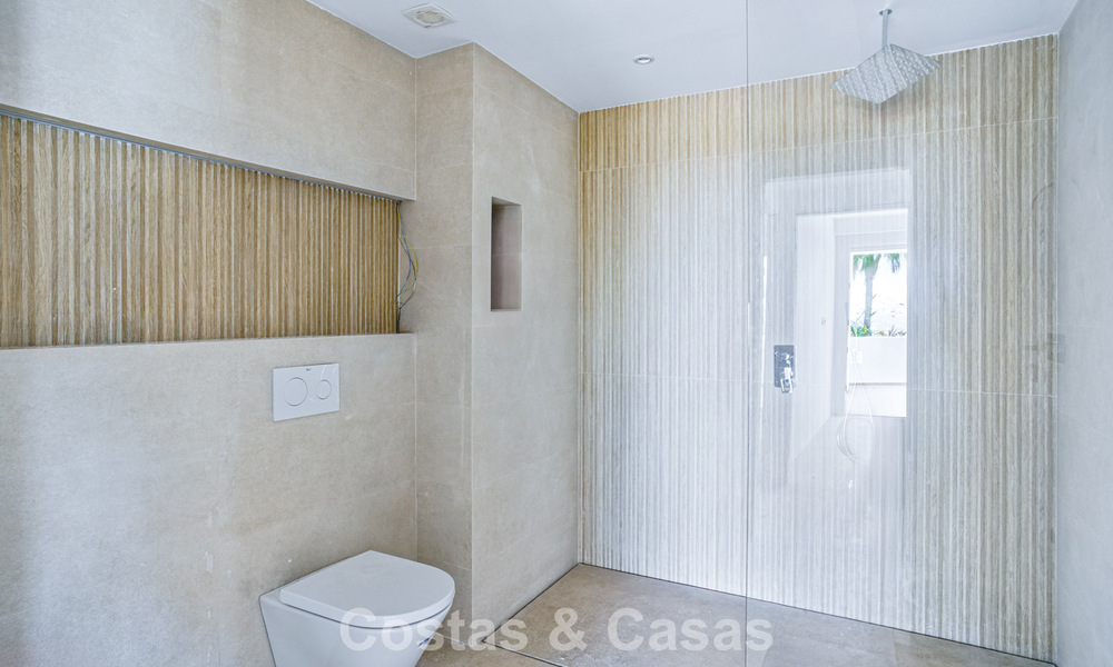 Luxury apartment for sale in a secure urbanization in Nueva Andalucia, Marbella 789767