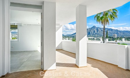 Luxury apartment for sale in a secure urbanization in Nueva Andalucia, Marbella 789770
