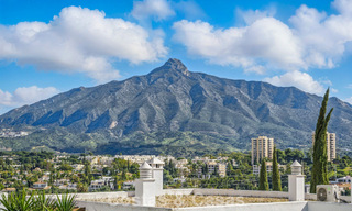 Luxury apartment for sale in a secure urbanization in Nueva Andalucia, Marbella 789774 