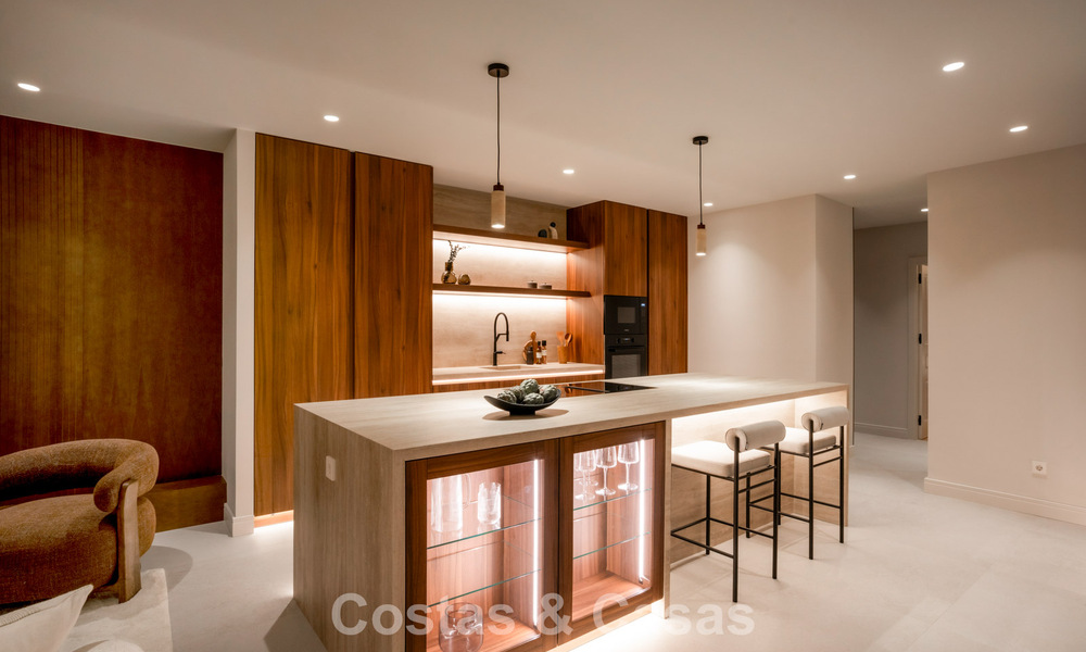 Andalusian-style duplex penthouse with a contemporary interior for sale in Nueva Andalucia, Marbella 789802