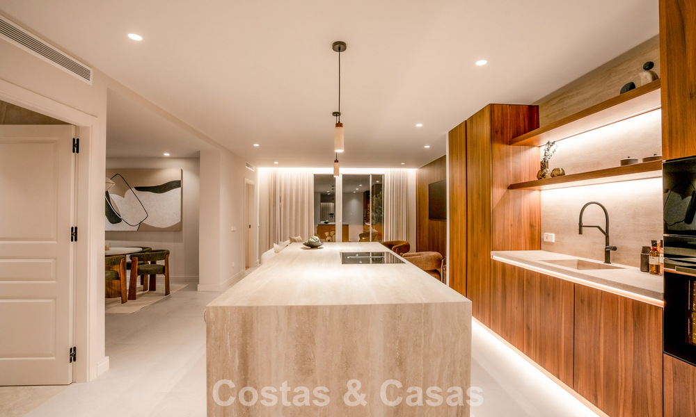 Andalusian-style duplex penthouse with a contemporary interior for sale in Nueva Andalucia, Marbella 789804