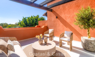 Andalusian-style duplex penthouse with a contemporary interior for sale in Nueva Andalucia, Marbella 789810 