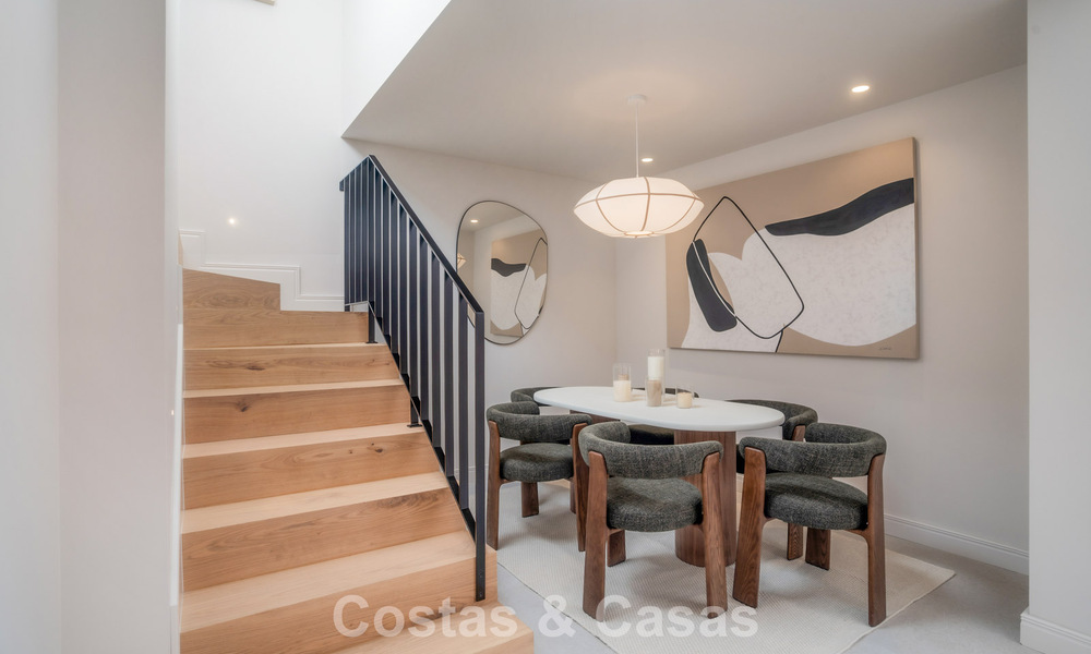 Andalusian-style duplex penthouse with a contemporary interior for sale in Nueva Andalucia, Marbella 789821