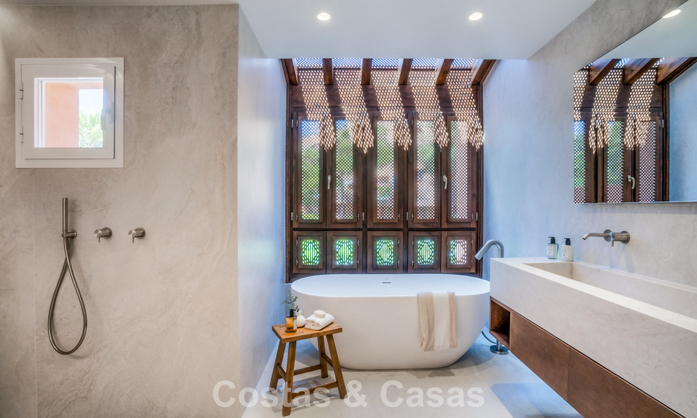 Andalusian-style duplex penthouse with a contemporary interior for sale in Nueva Andalucia, Marbella 789828