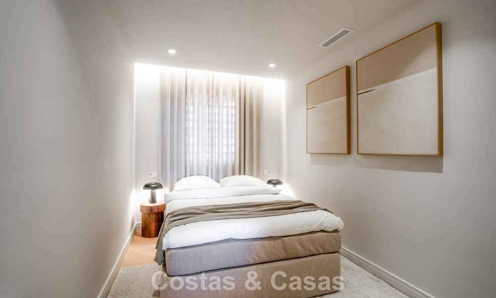 Andalusian-style duplex penthouse with a contemporary interior for sale in Nueva Andalucia, Marbella 789832