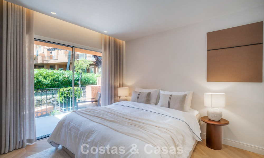 Andalusian-style duplex penthouse with a contemporary interior for sale in Nueva Andalucia, Marbella 789833