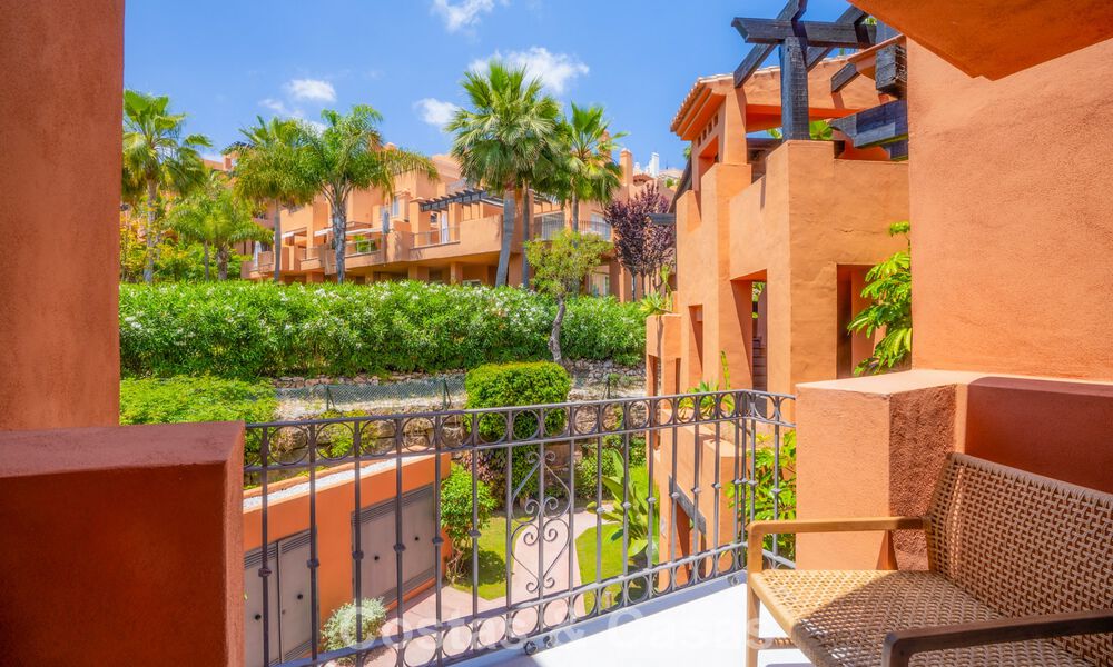 Andalusian-style duplex penthouse with a contemporary interior for sale in Nueva Andalucia, Marbella 789835