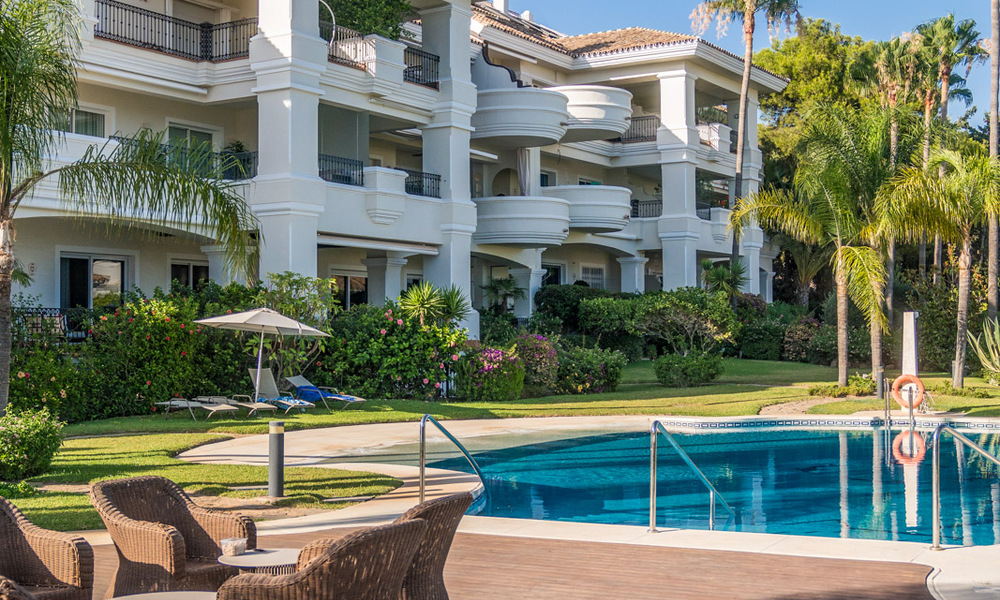 Modernly renovated ground floor apartment for sale in a prime gated complex in Sierra Blanca, Golden Mile, Marbella 789846