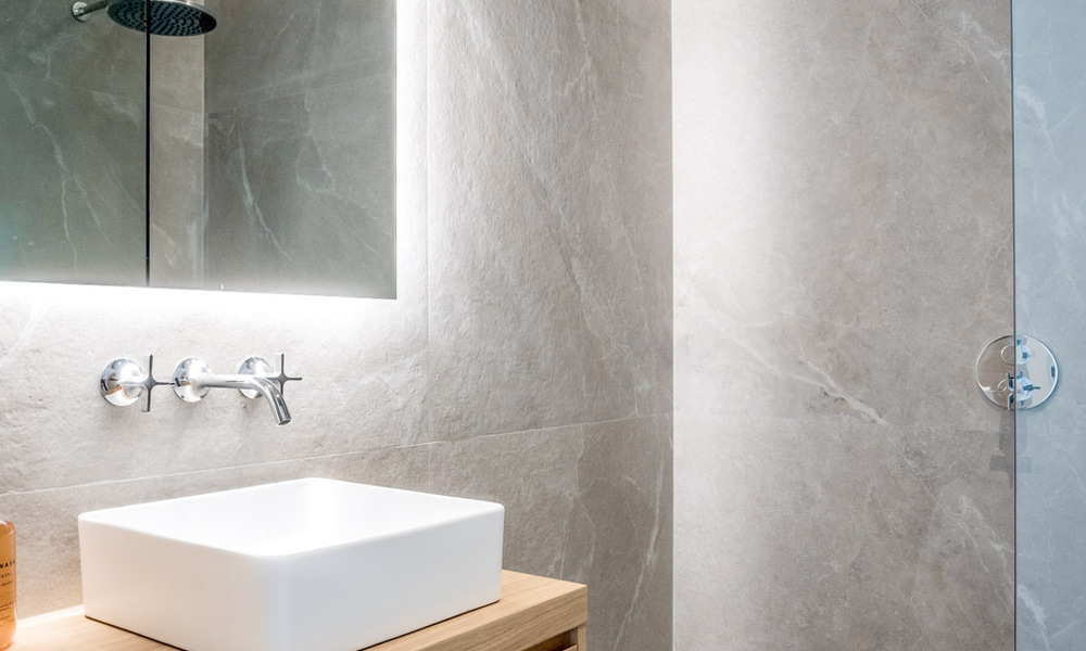 Modernly renovated ground floor apartment for sale in a prime gated complex in Sierra Blanca, Golden Mile, Marbella 789854