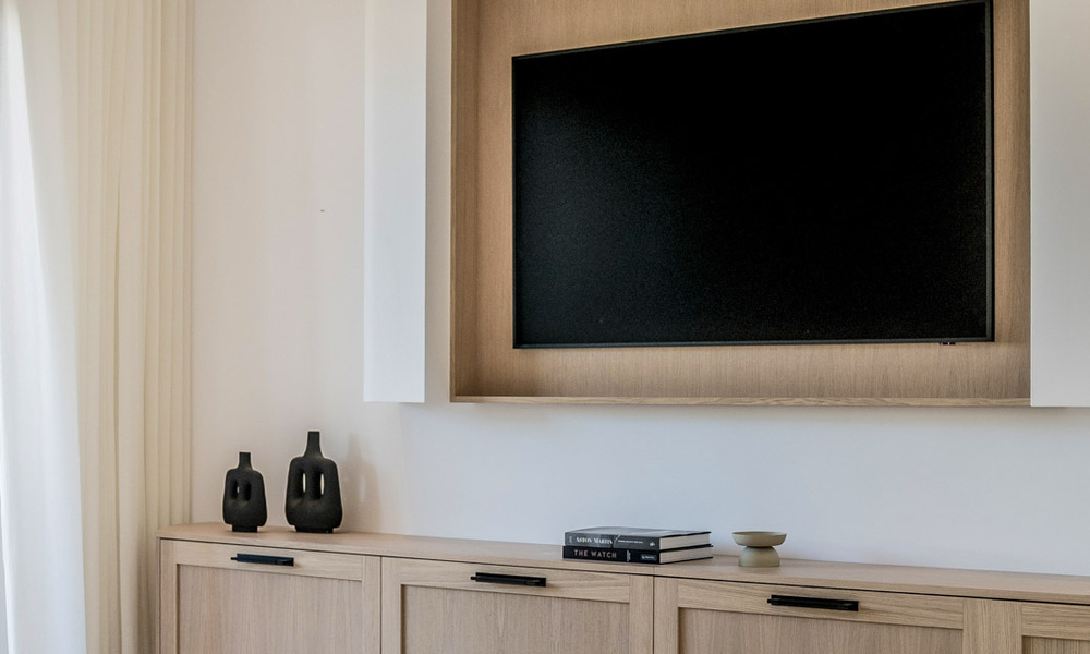 Modernly renovated ground floor apartment for sale in a prime gated complex in Sierra Blanca, Golden Mile, Marbella 789867