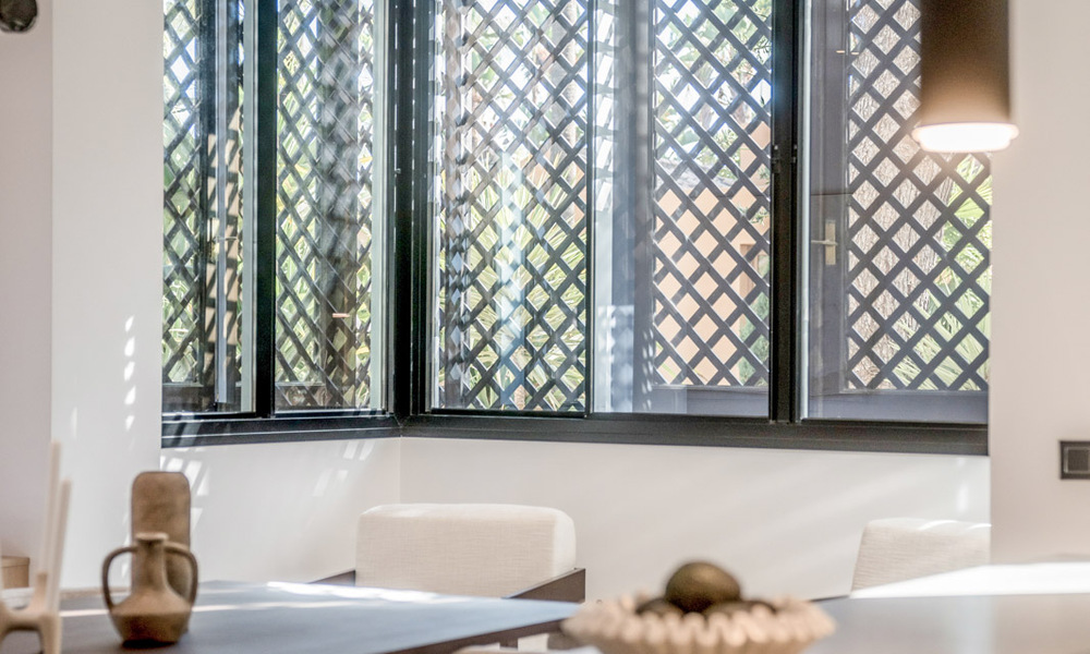 Modernly renovated ground floor apartment for sale in a prime gated complex in Sierra Blanca, Golden Mile, Marbella 789872