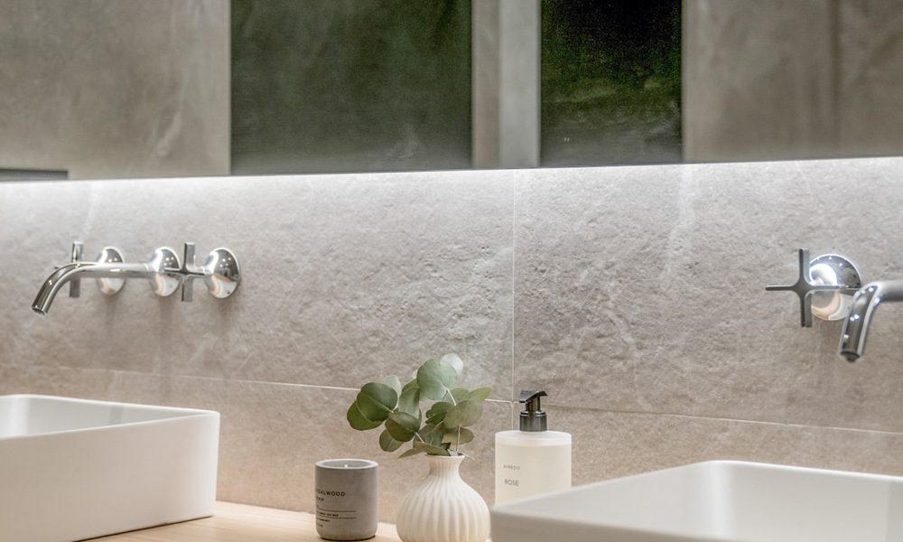 Modernly renovated ground floor apartment for sale in a prime gated complex in Sierra Blanca, Golden Mile, Marbella 789874