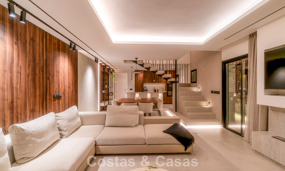 Modern renovated duplex penthouse with sea views for sale within walking distance of Puerto Banús, Marbella 789131