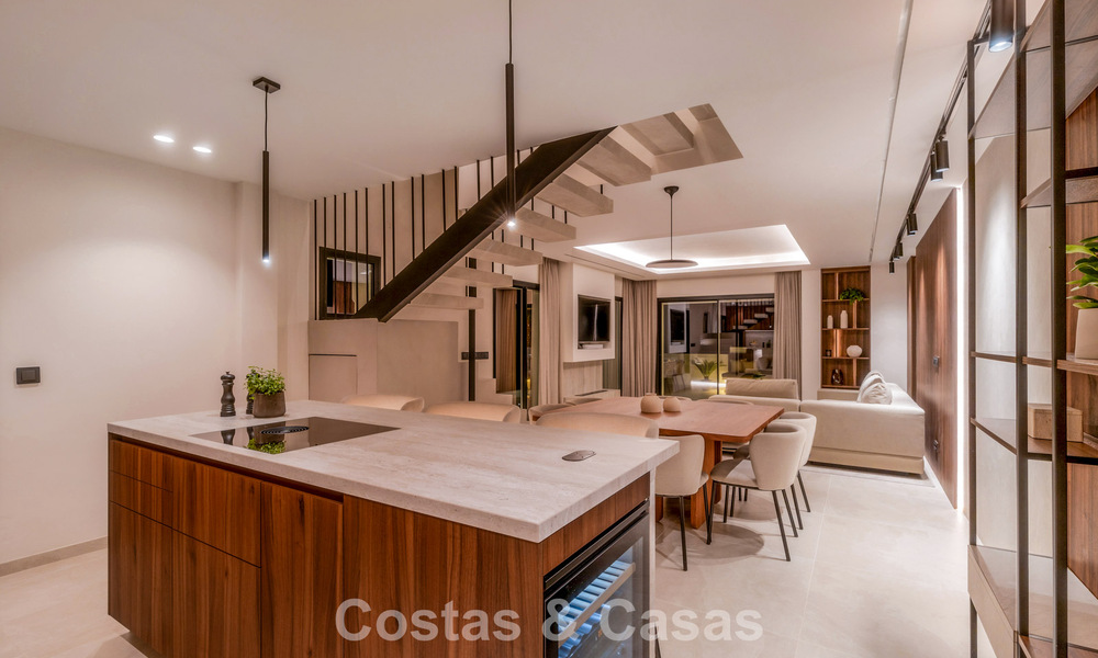 Modern renovated duplex penthouse with sea views for sale within walking distance of Puerto Banús, Marbella 789133