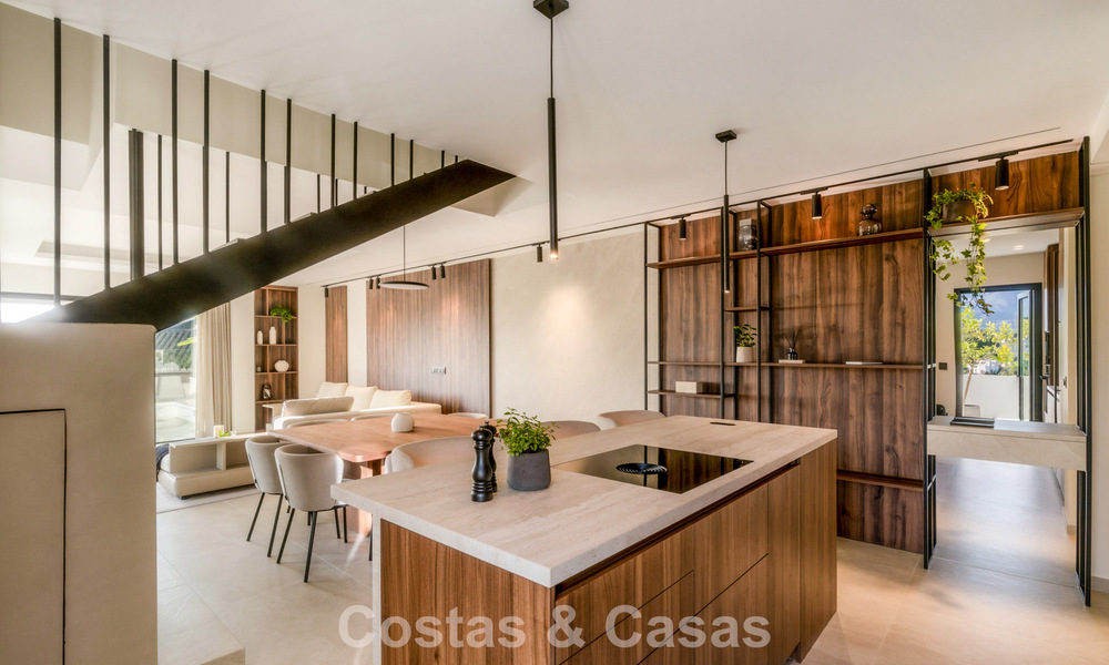 Modern renovated duplex penthouse with sea views for sale within walking distance of Puerto Banús, Marbella 789134