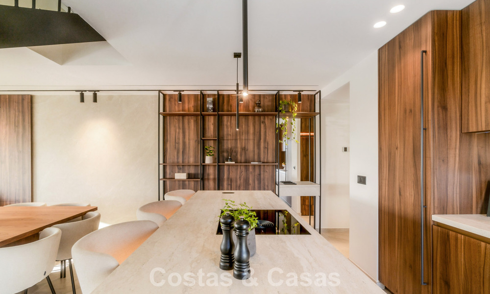 Modern renovated duplex penthouse with sea views for sale within walking distance of Puerto Banús, Marbella 789136