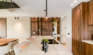 Modern renovated duplex penthouse with sea views for sale within walking distance of Puerto Banús, Marbella 789136 