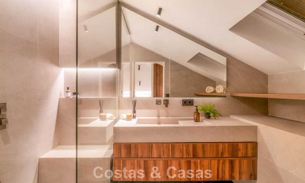 Modern renovated duplex penthouse with sea views for sale within walking distance of Puerto Banús, Marbella 789138