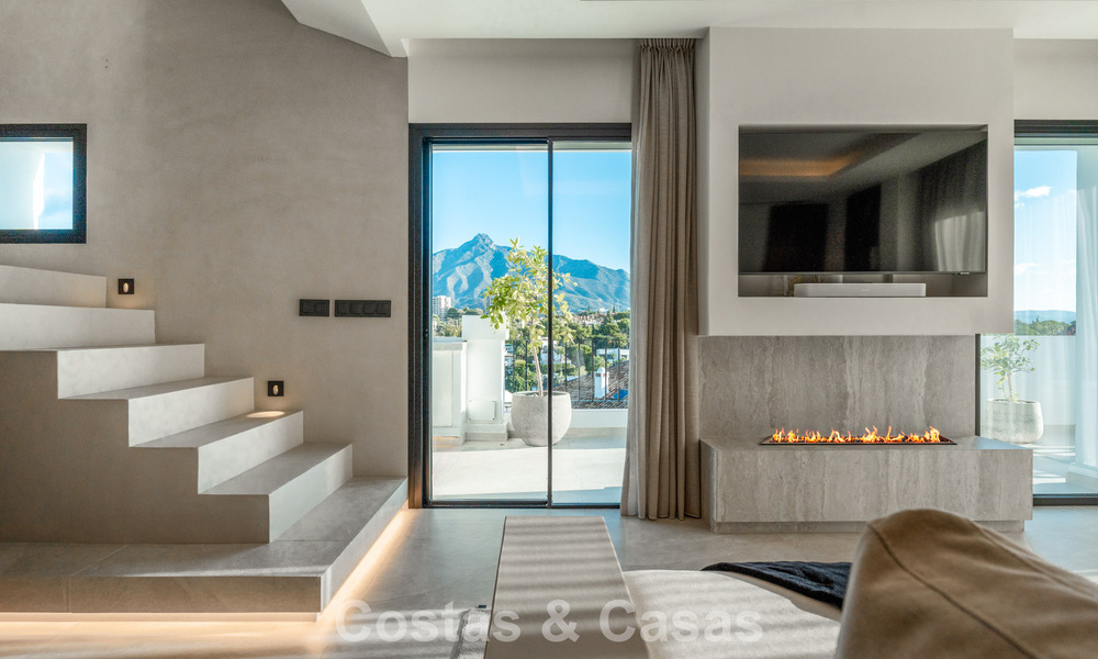 Modern renovated duplex penthouse with sea views for sale within walking distance of Puerto Banús, Marbella 789142