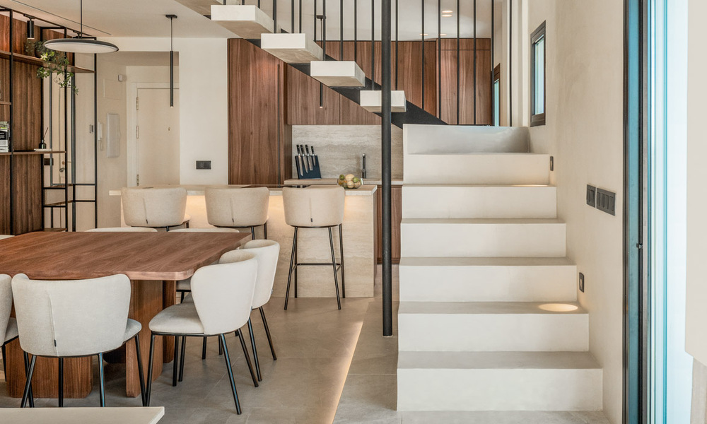 Modern renovated duplex penthouse with sea views for sale within walking distance of Puerto Banús, Marbella 789145