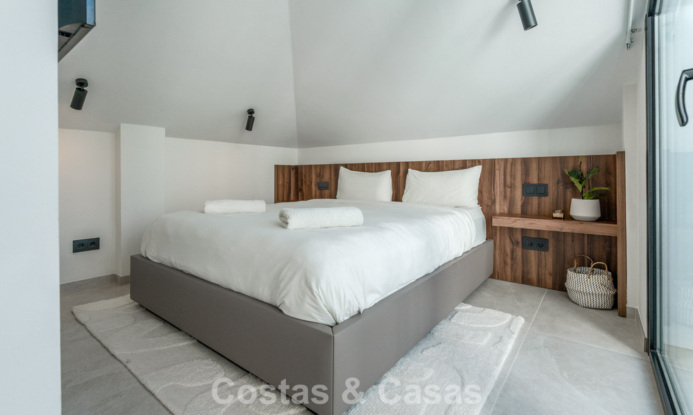 Modern renovated duplex penthouse with sea views for sale within walking distance of Puerto Banús, Marbella 789146