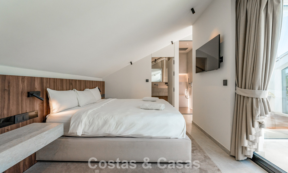 Modern renovated duplex penthouse with sea views for sale within walking distance of Puerto Banús, Marbella 789149