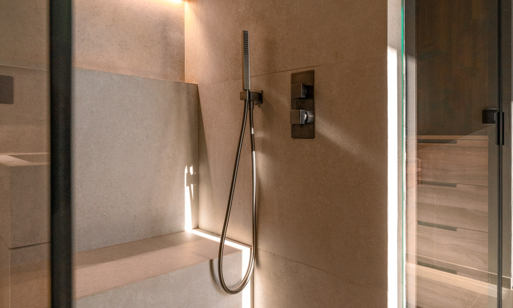 Modern renovated duplex penthouse with sea views for sale within walking distance of Puerto Banús, Marbella 789150