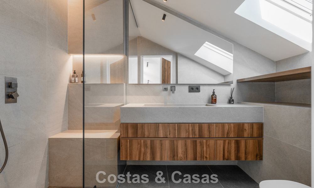 Modern renovated duplex penthouse with sea views for sale within walking distance of Puerto Banús, Marbella 789154