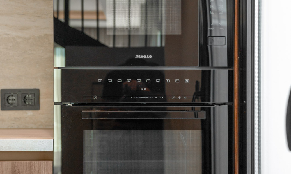 Modern renovated duplex penthouse with sea views for sale within walking distance of Puerto Banús, Marbella 789156