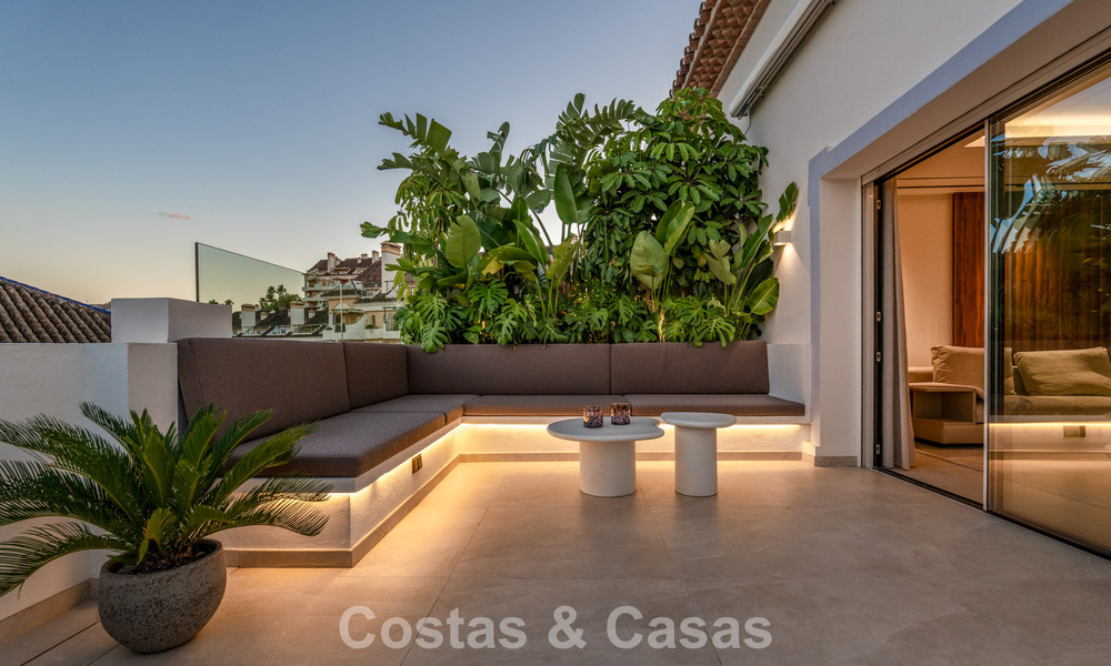 Modern renovated duplex penthouse with sea views for sale within walking distance of Puerto Banús, Marbella 789159