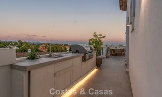 Modern renovated duplex penthouse with sea views for sale within walking distance of Puerto Banús, Marbella 789160 