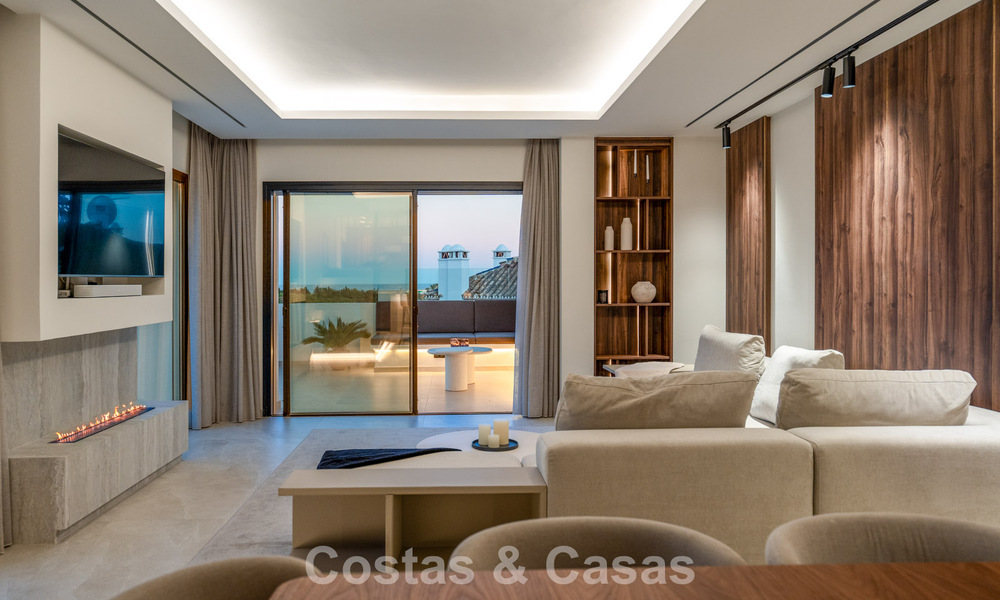 Modern renovated duplex penthouse with sea views for sale within walking distance of Puerto Banús, Marbella 789161