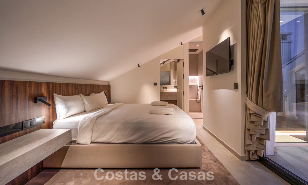 Modern renovated duplex penthouse with sea views for sale within walking distance of Puerto Banús, Marbella 789162