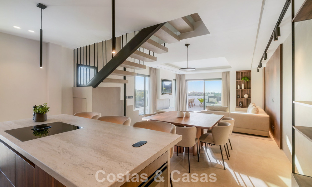 Modern renovated duplex penthouse with sea views for sale within walking distance of Puerto Banús, Marbella 789163