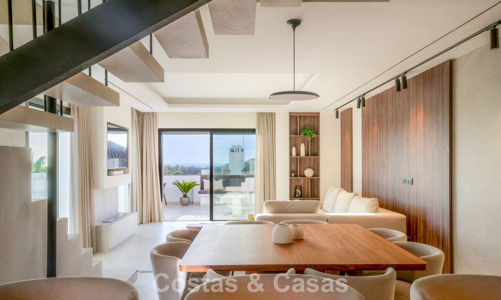 Modern renovated duplex penthouse with sea views for sale within walking distance of Puerto Banús, Marbella 789164