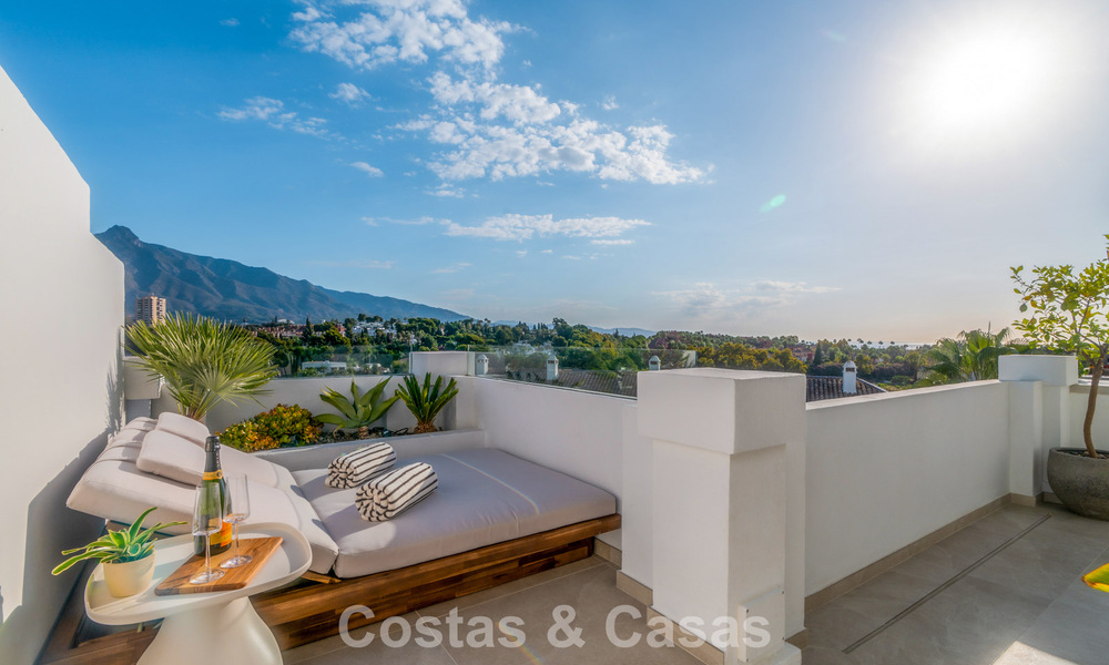 Modern renovated duplex penthouse with sea views for sale within walking distance of Puerto Banús, Marbella 789165