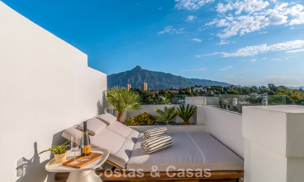 Modern renovated duplex penthouse with sea views for sale within walking distance of Puerto Banús, Marbella 789166