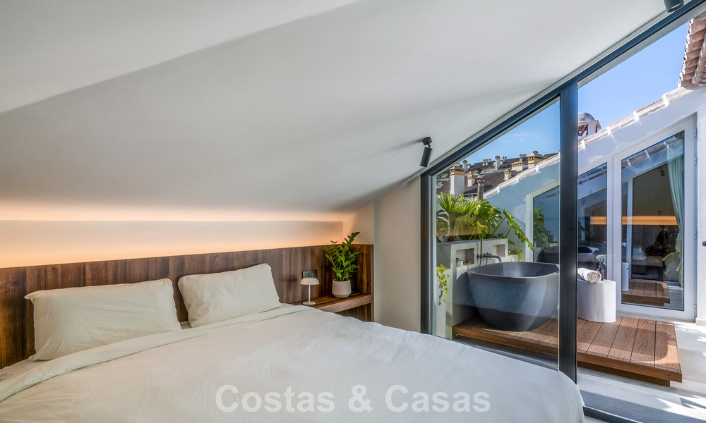 Modern renovated duplex penthouse with sea views for sale within walking distance of Puerto Banús, Marbella 789168