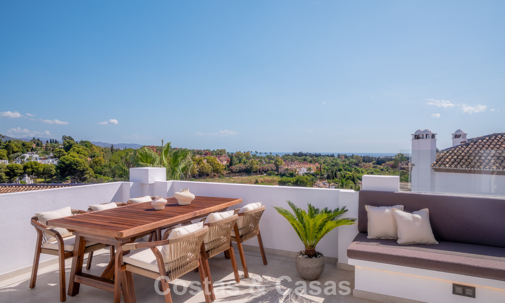Modern renovated duplex penthouse with sea views for sale within walking distance of Puerto Banús, Marbella 789170
