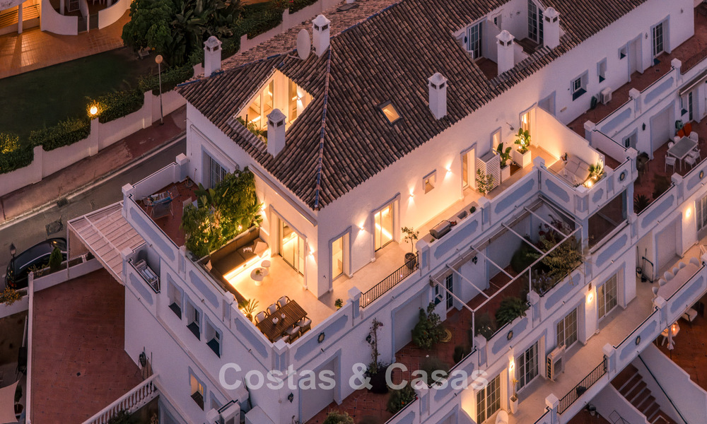 Modern renovated duplex penthouse with sea views for sale within walking distance of Puerto Banús, Marbella 789176