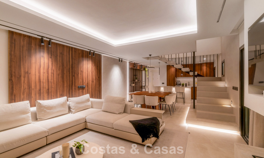 Modern renovated duplex penthouse with sea views for sale within walking distance of Puerto Banús, Marbella 789177