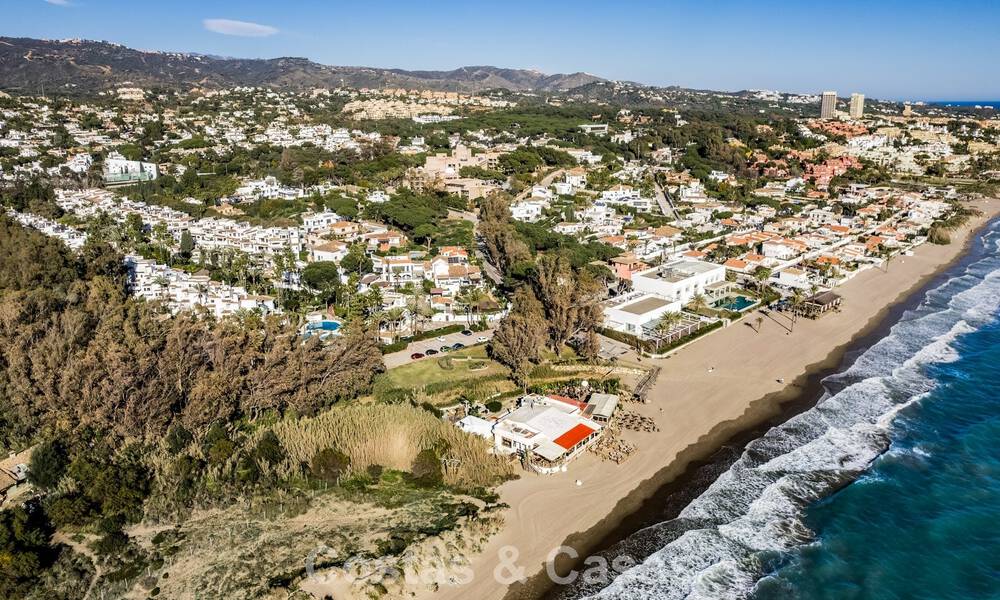 Luxury ground-floor apartment for sale just steps from the beach in Elviria, Marbella 789217