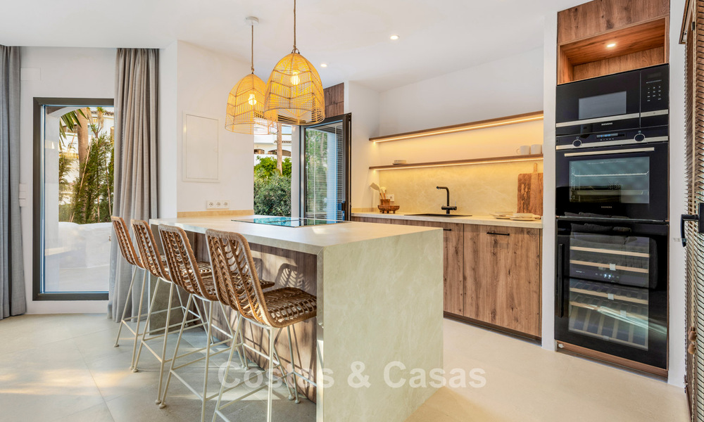 Luxury ground-floor apartment for sale just steps from the beach in Elviria, Marbella 789224