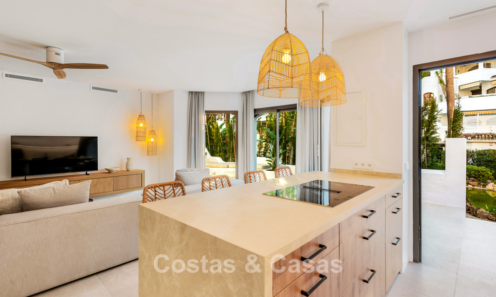 Luxury ground-floor apartment for sale just steps from the beach in Elviria, Marbella 789227