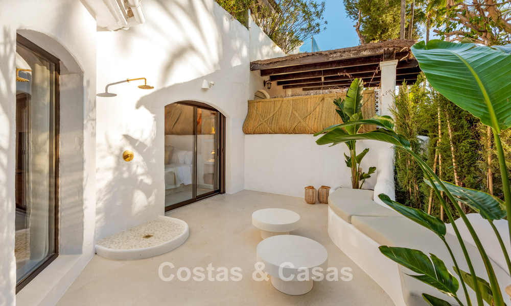 Luxury ground-floor apartment for sale just steps from the beach in Elviria, Marbella 789228