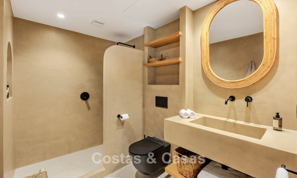 Luxury ground-floor apartment for sale just steps from the beach in Elviria, Marbella 789232