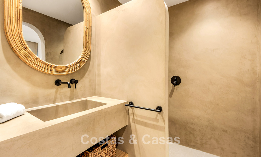 Luxury ground-floor apartment for sale just steps from the beach in Elviria, Marbella 789235